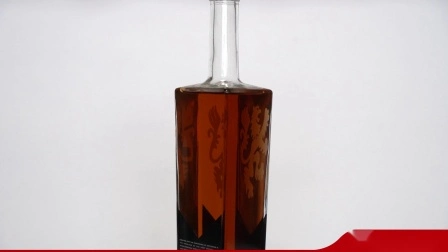 China Glasflaschen Fabrik Großhandel Custom Design 500 ml 750 ml klare leere Gin Whiskey Likör Brandy Wodka Weinglasflasche